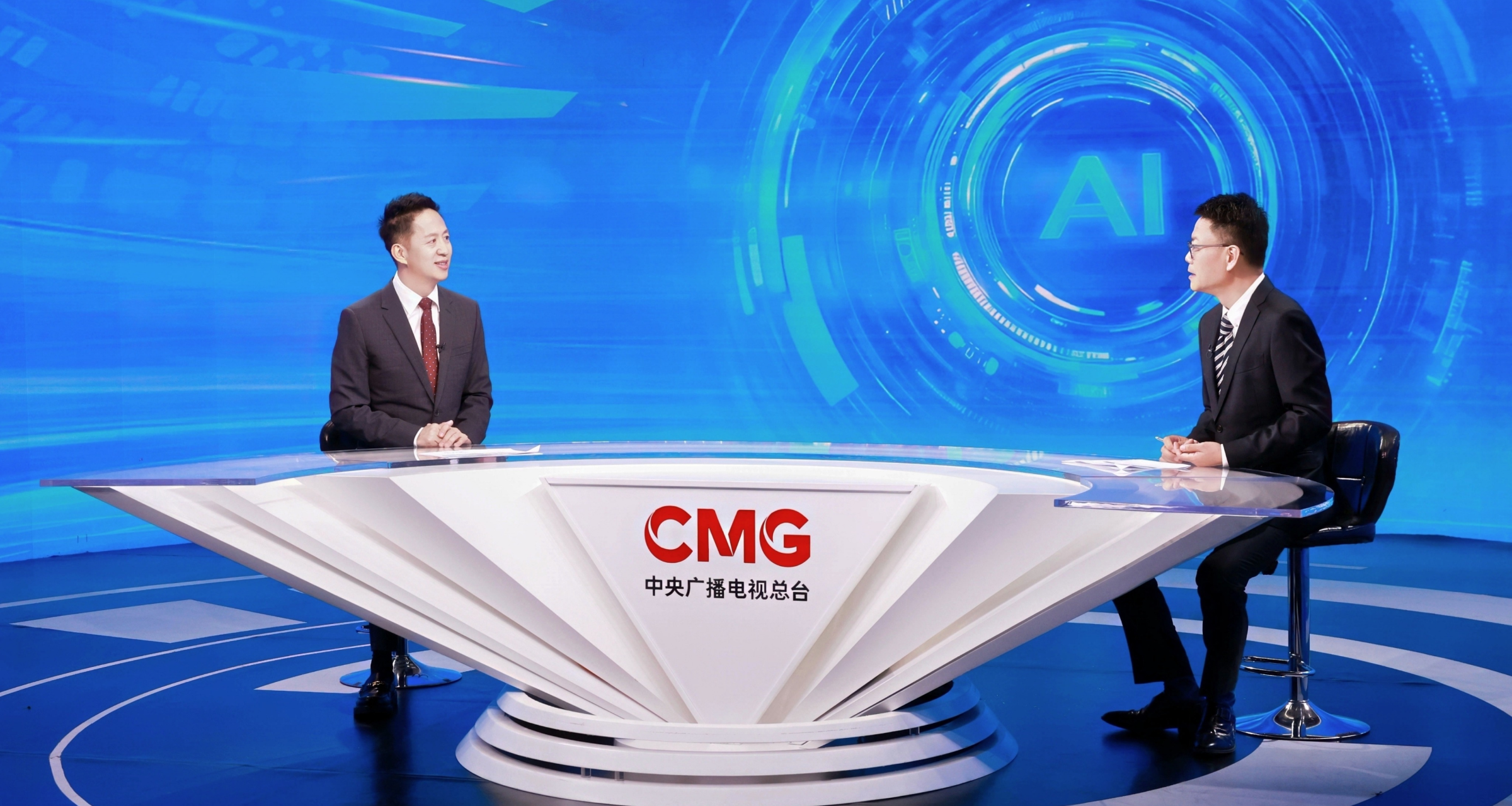央视总台CCTV-12《两会在线》专题访谈